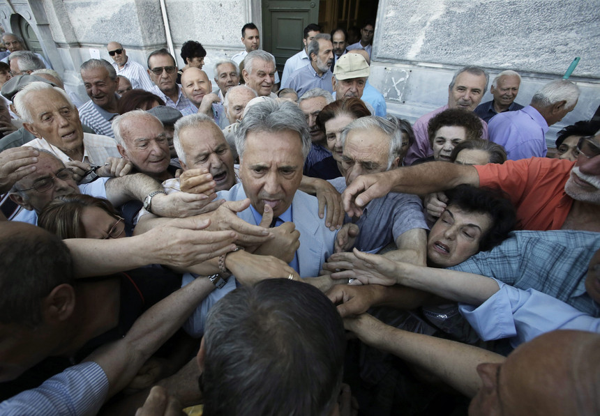 2015-07-01-Grecia-atenas-confusao-pensionistas.jpg