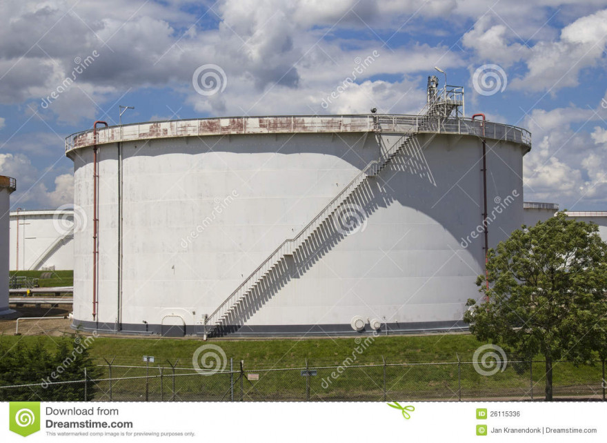 grande-silo-do-petróleo-26115336.jpg