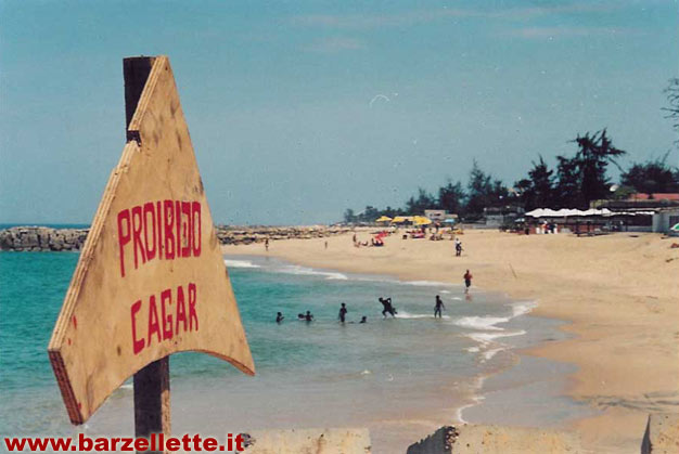 souvenirangola.jpg