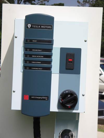 2007_tesla_charger.jpg