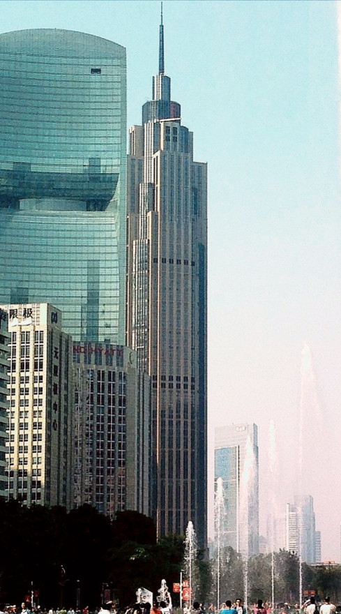 花城汇_音乐喷泉_(2013-10-26)_-_panoramio_Pinnacle(cropped).jpg