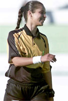 arbitraposadesnuda230607_ES.jpg